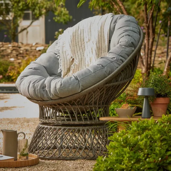 Issuri Indoor Outdoor Swivel Chair